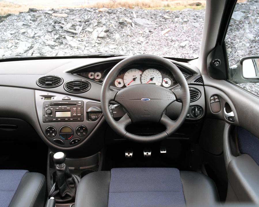  Ford Focus ST170 2002 года  (фото 11 из 18)